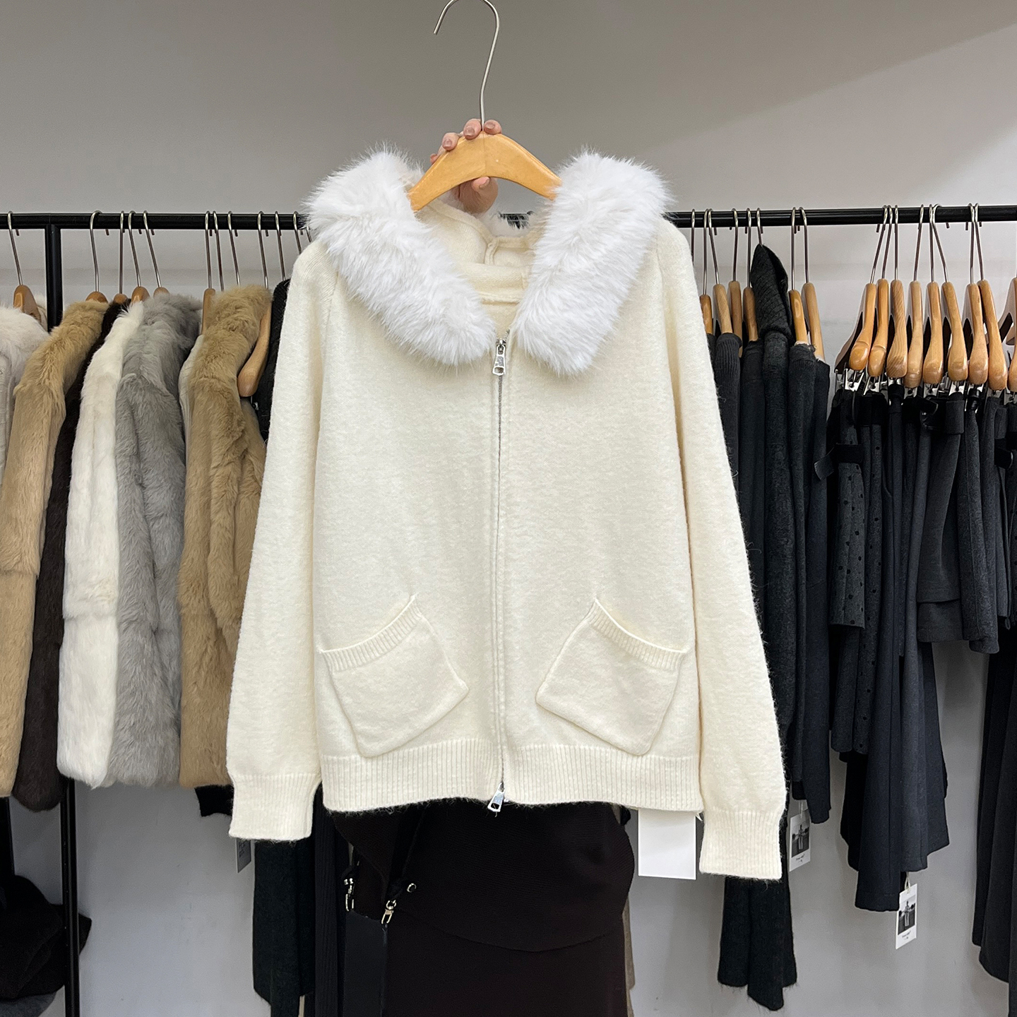 宽松显瘦连帽毛领毛衣外套