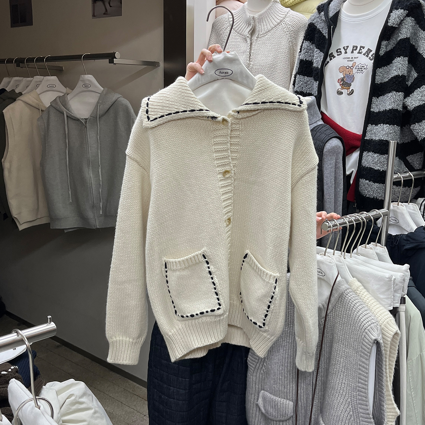 宽松慵懒风撞色条纹毛衣外套女