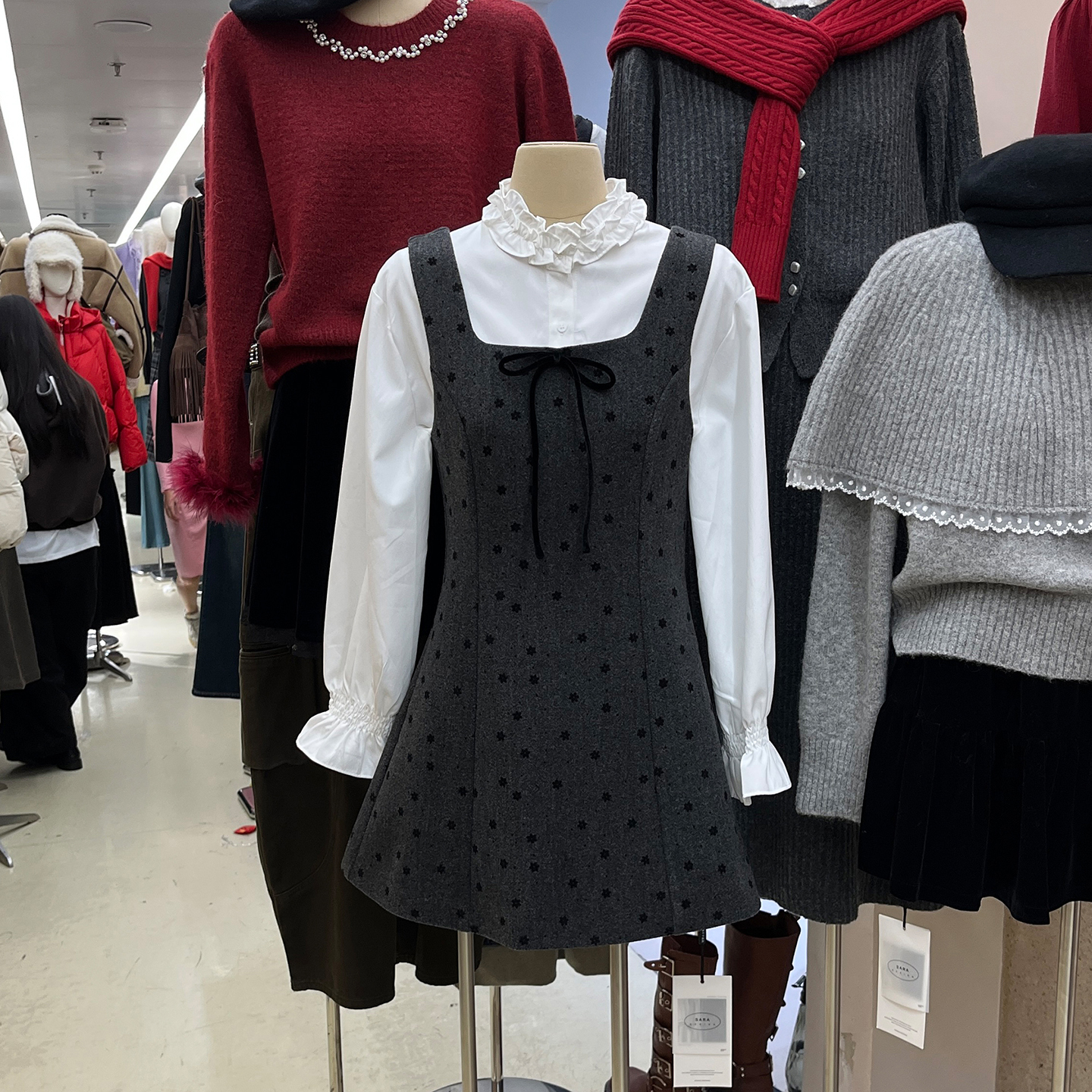 中长款蝴蝶结系带波点毛呢背心裙