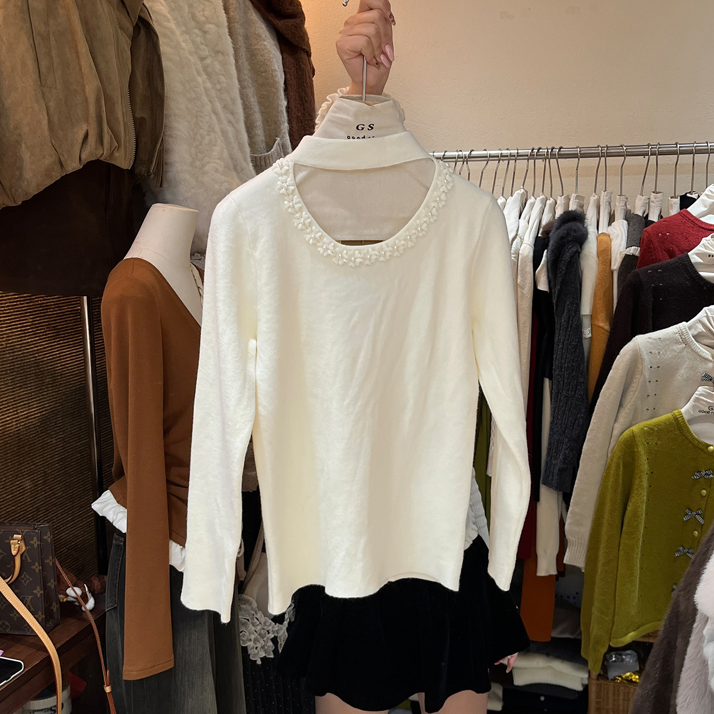 绝美花朵针织衫女别致挂脖打底衫