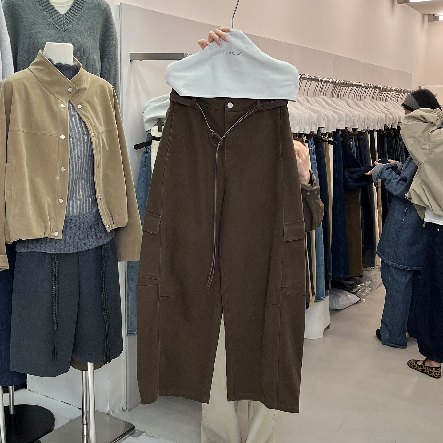 美拉德弯刀裤女宽松加绒工装裤冬