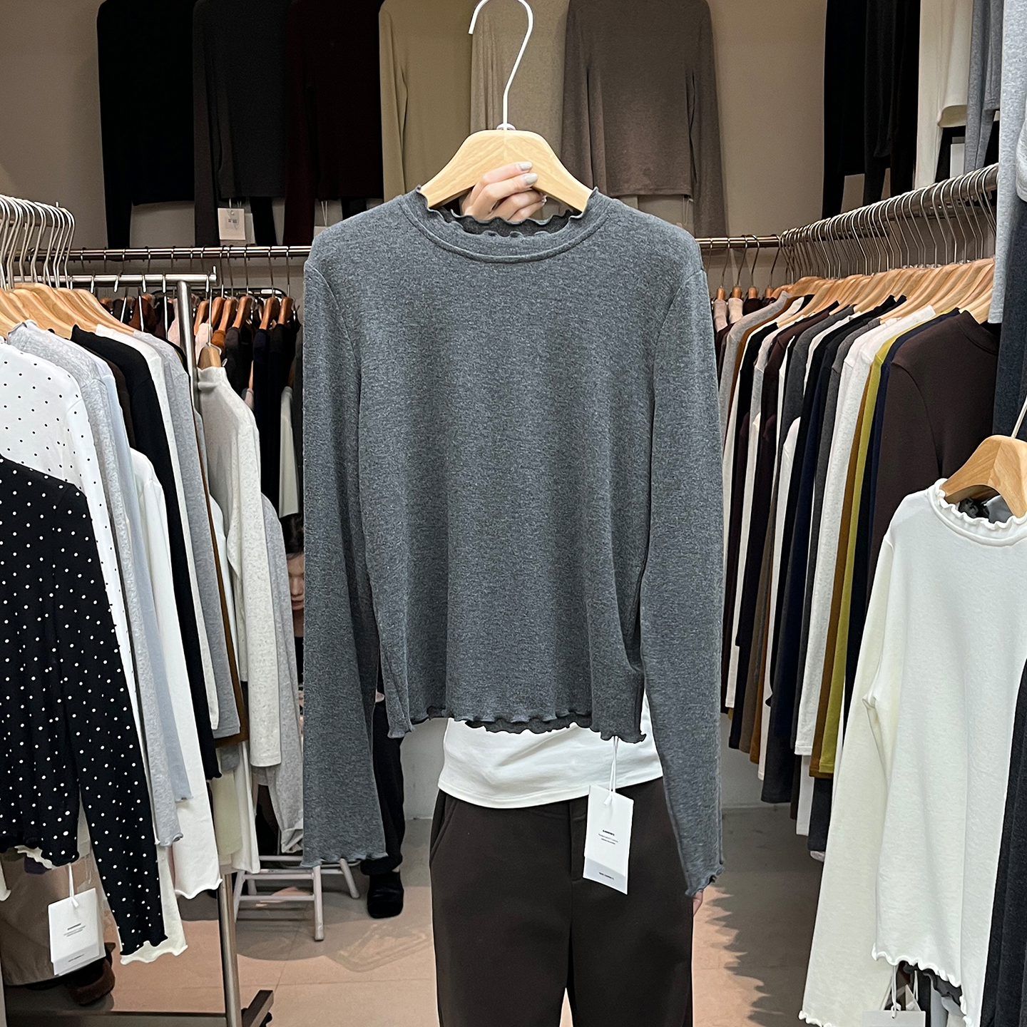 木耳边波点加绒长袖打底衫女