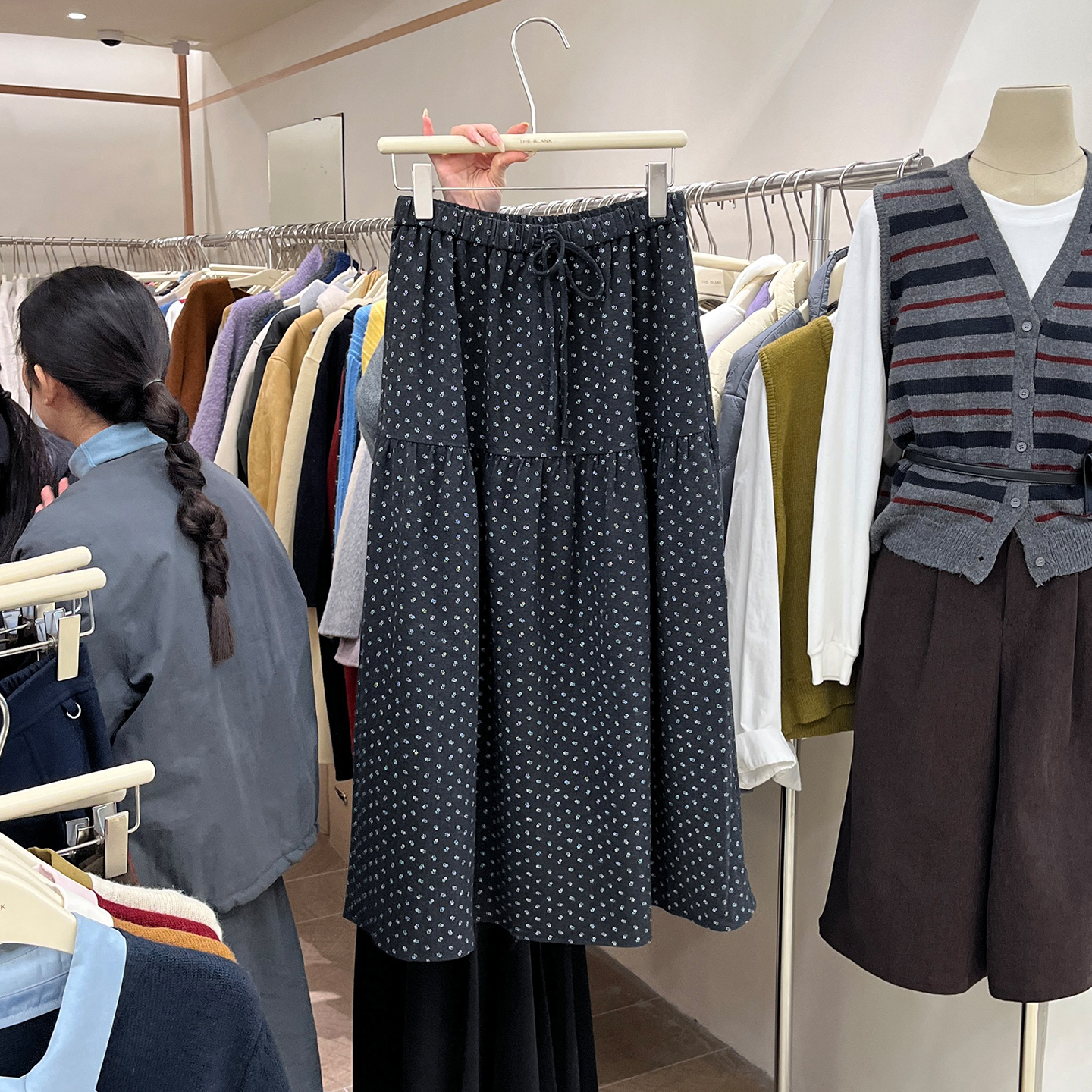 收腰系带毛呢碎花半身裙