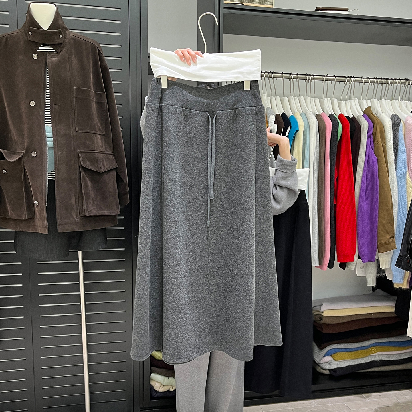 中长款纯色垂感针织半身裙