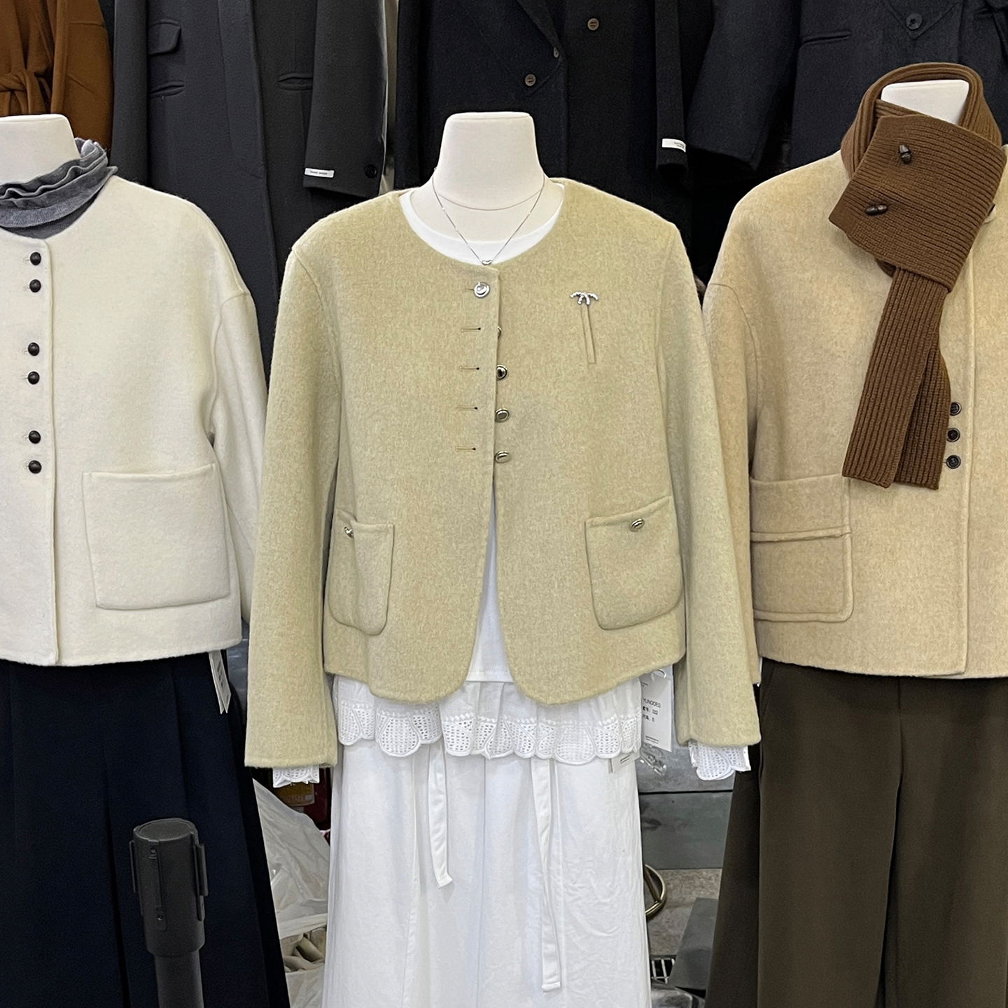 设计感洋气短款圆领毛呢外套