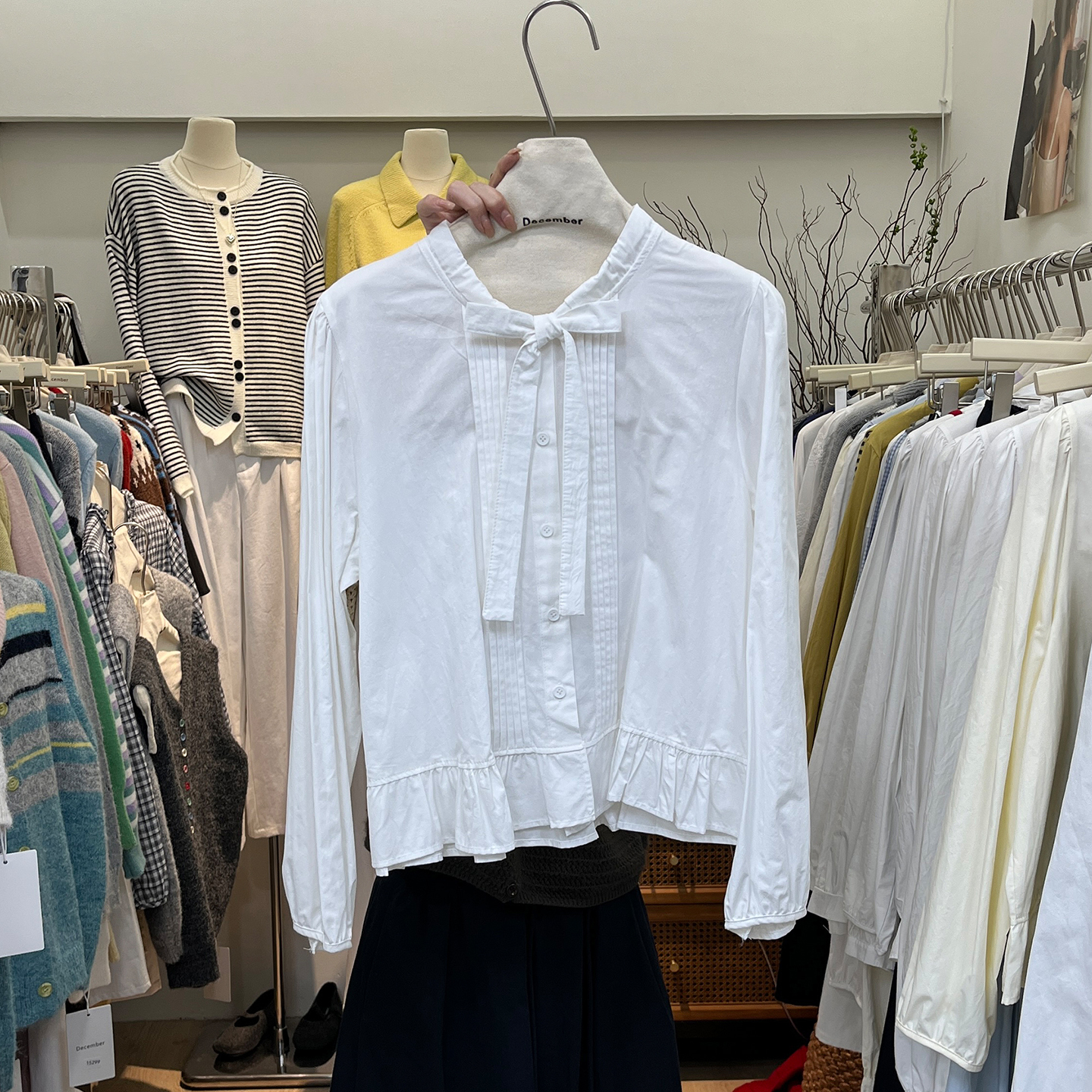 宽松领口系带圆领长袖衬衫女