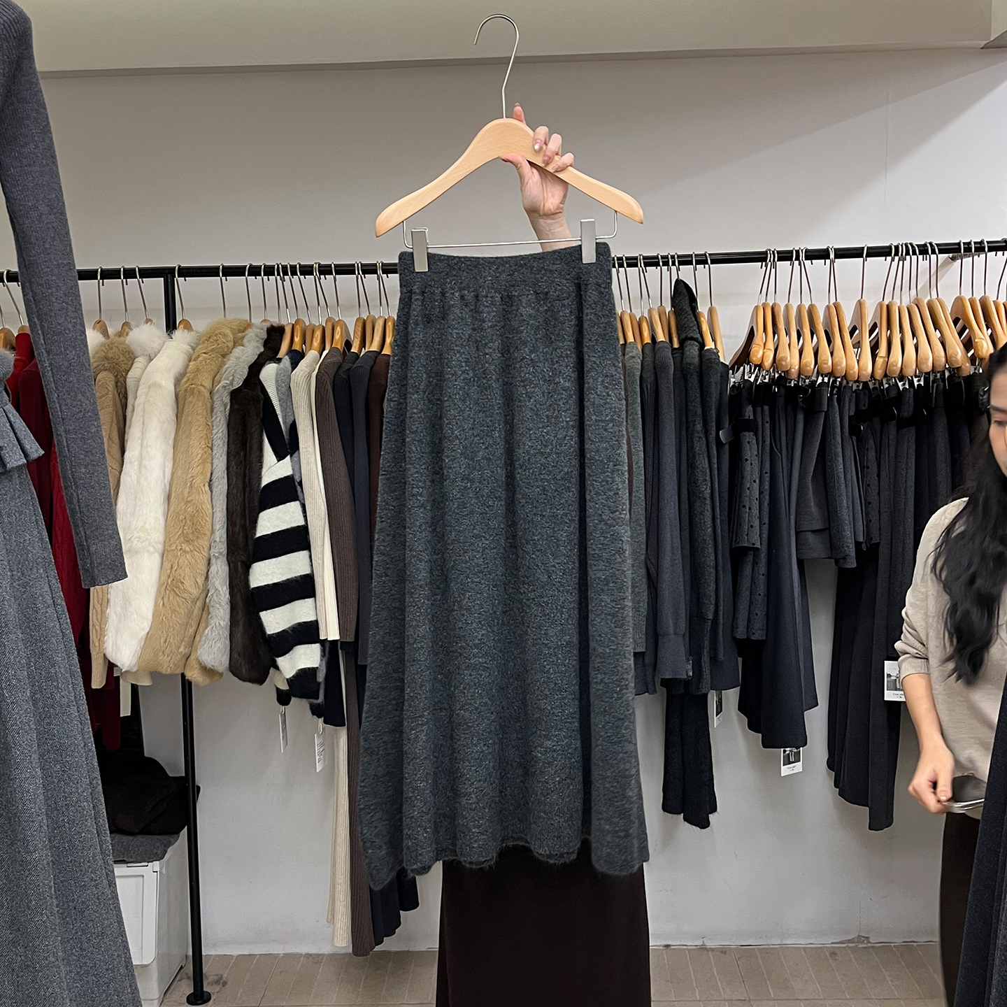 中长款垂感针织半身裙