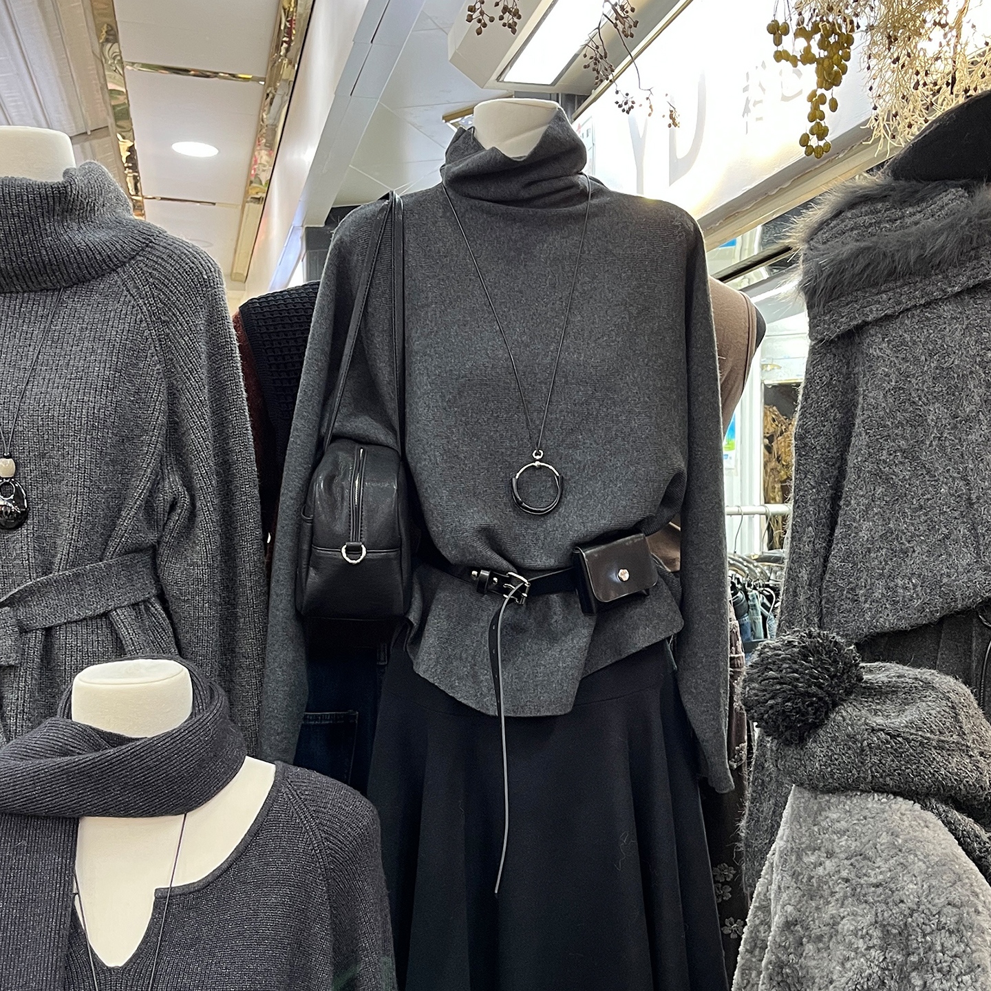 安迪绒蝙蝠袖高领套头针织衫