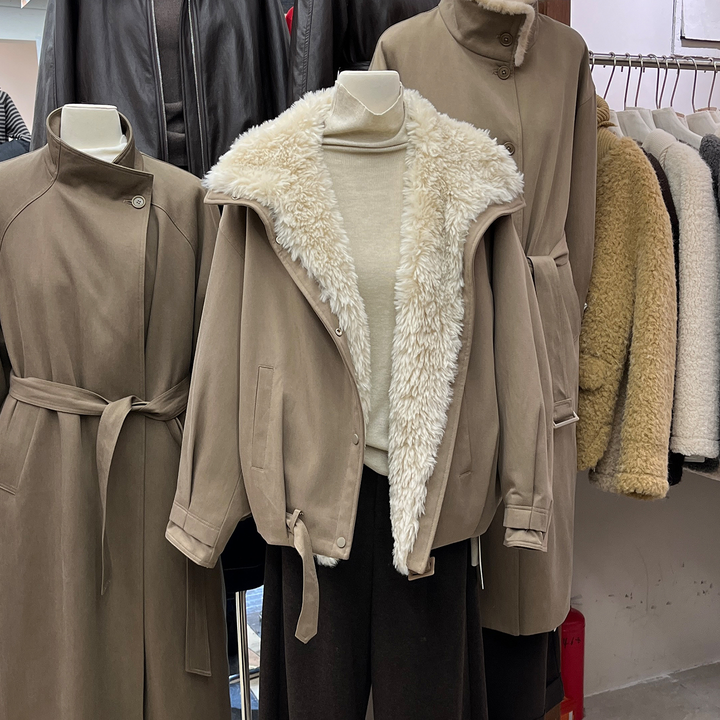 宽松大毛领羽绒夹克外套