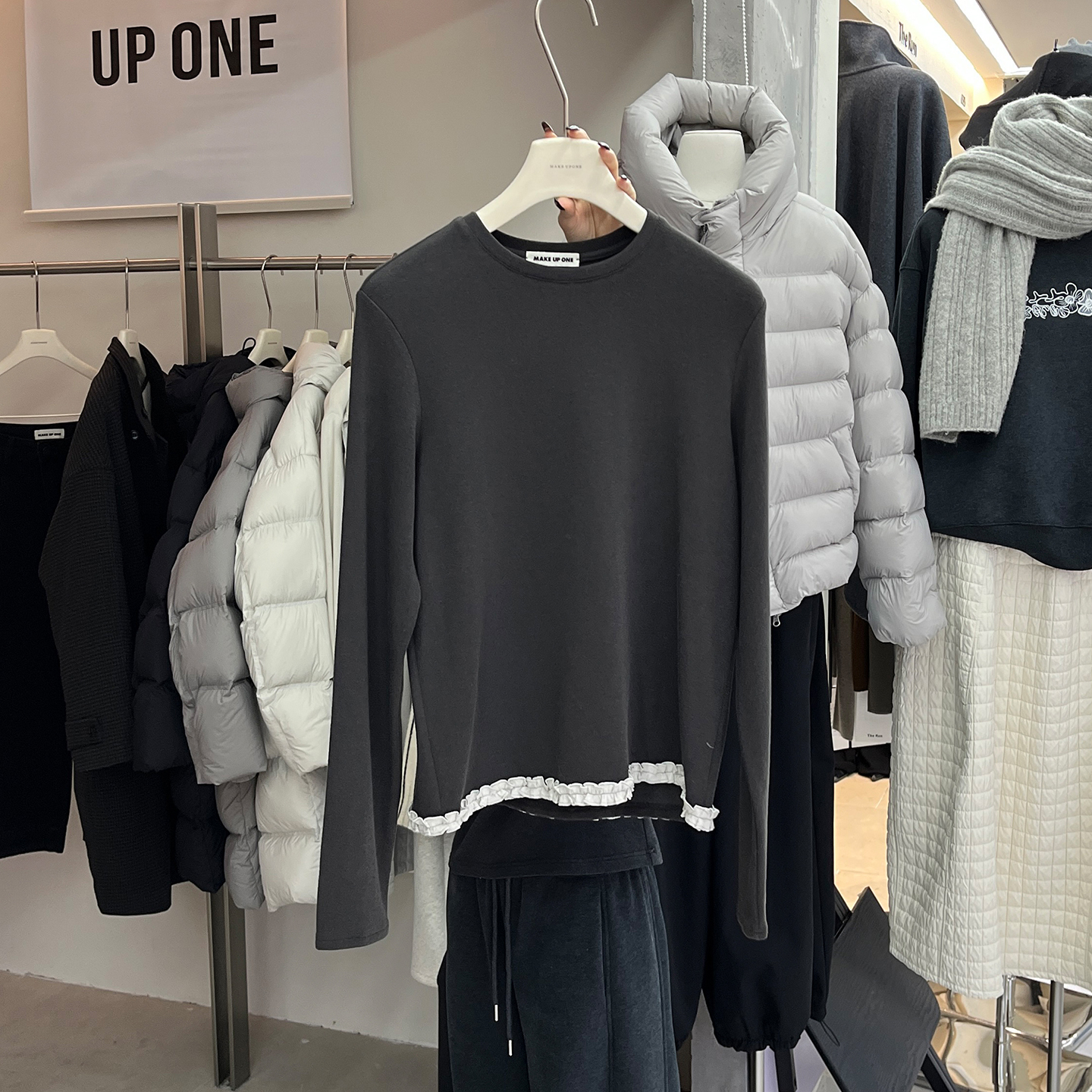 宽松木耳边撞色拼接加绒打底衫