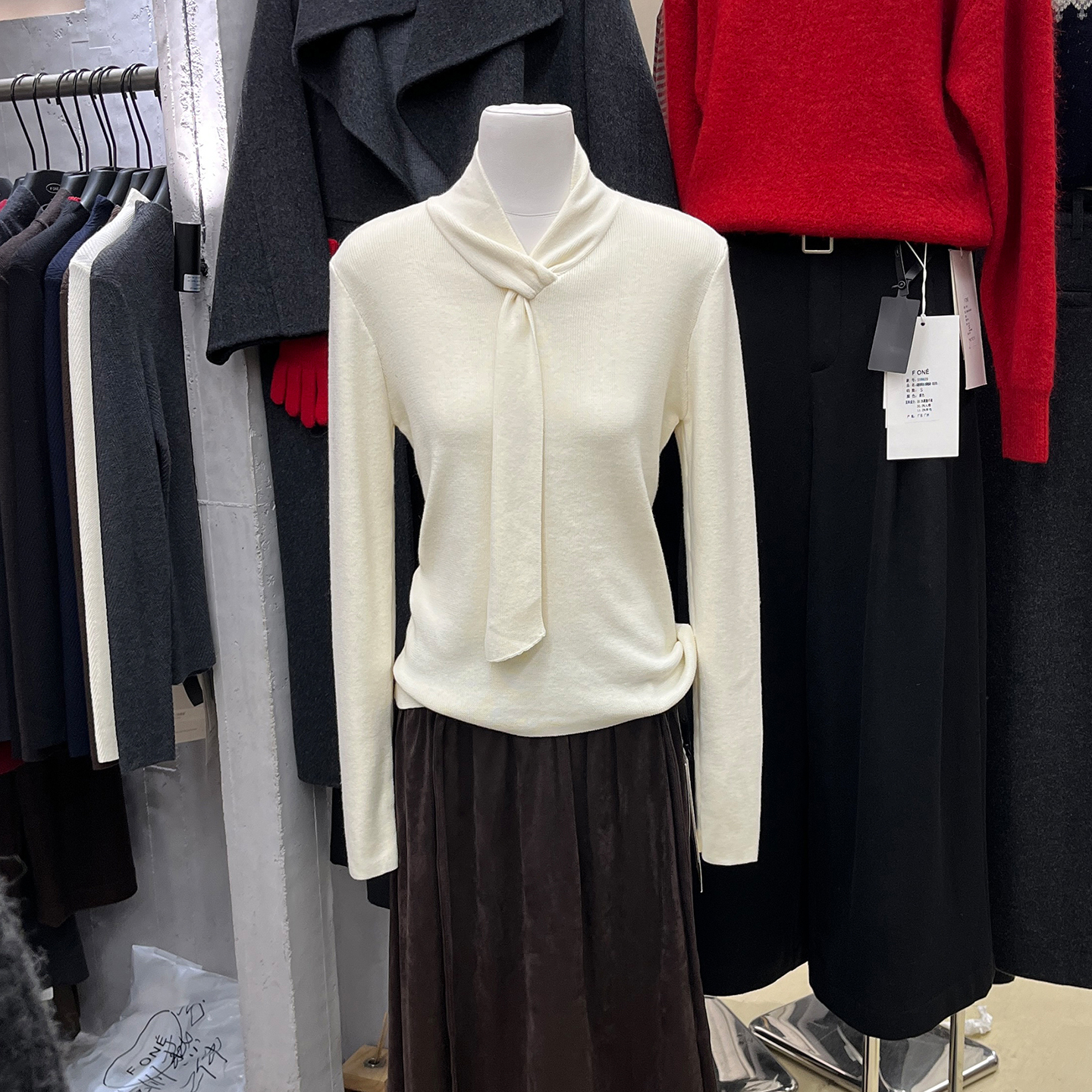 修身纯色领口飘带打底针织衫女