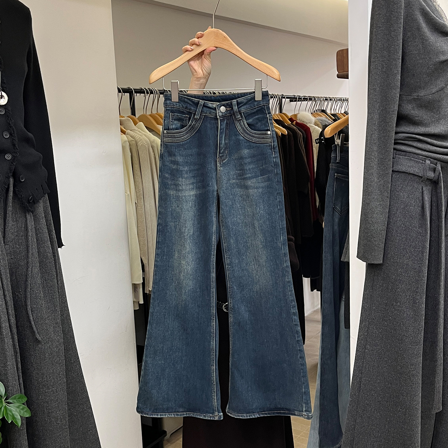 高腰阔腿喇叭裤加绒牛仔裤