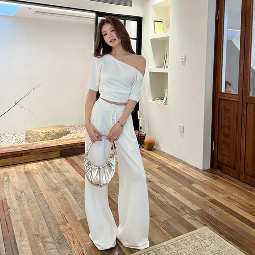 春夏新款姐系魅力收腰斜肩上衣T宽松休闲阔腿裤两件套女