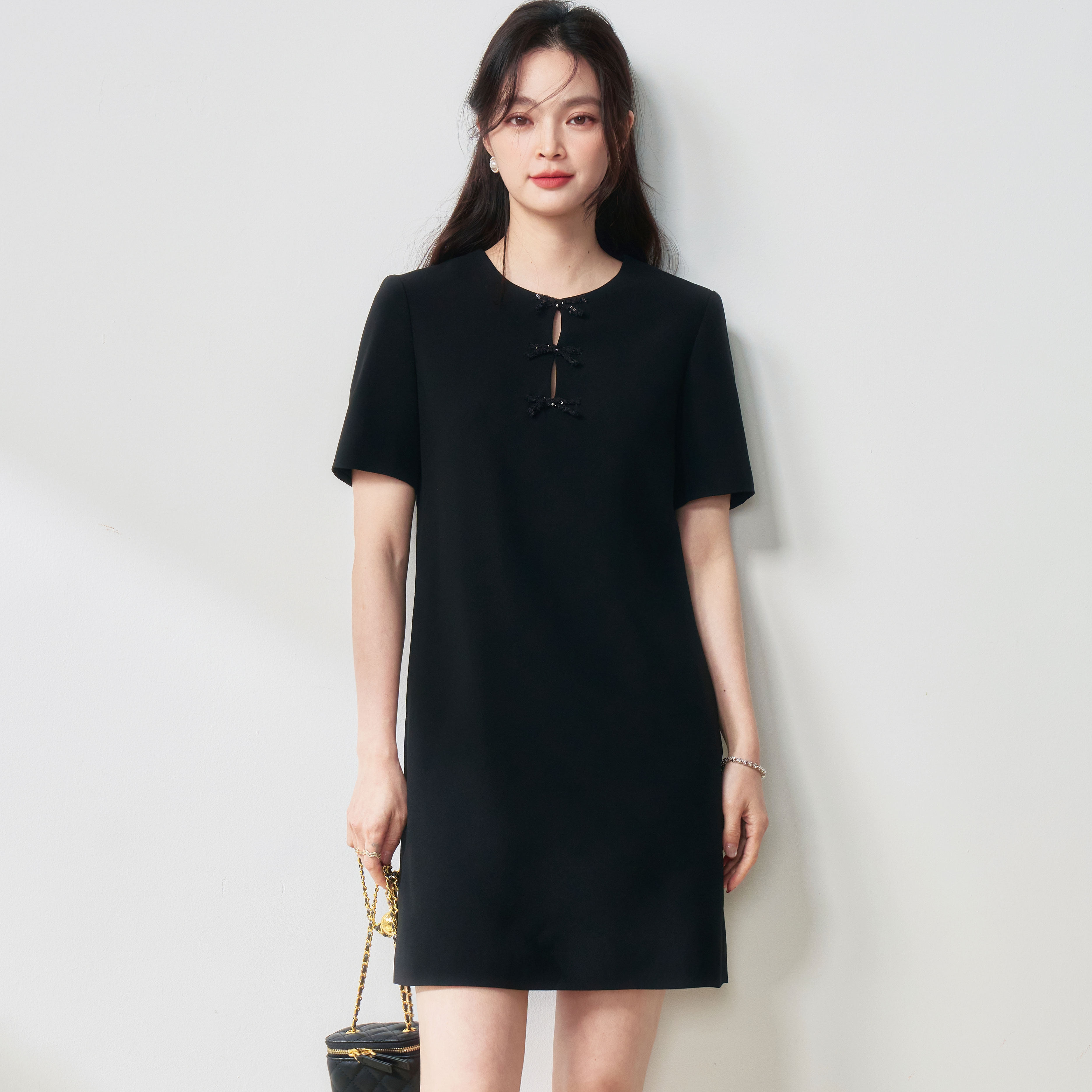 连衣裙女夏季新款法式赫本小黑裙黑色通勤优雅气质中款短袖裙子