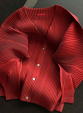 2025秋冬新款 三宅褶皱上衣一生 紫色宽松小众开衫暗扣短外套女潮