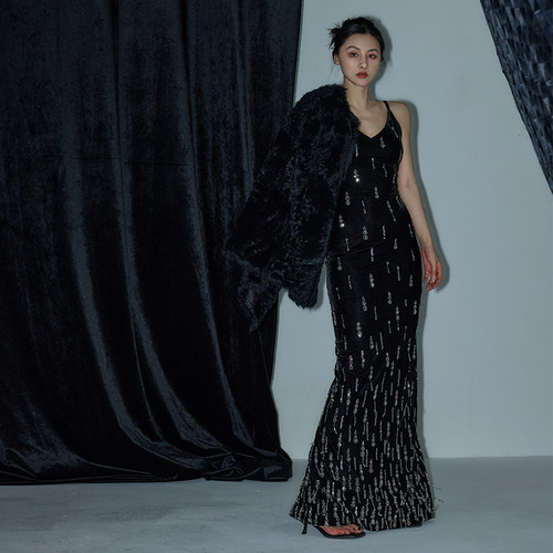 典藏奢华钉珠重工丝绒吊带连衣裙