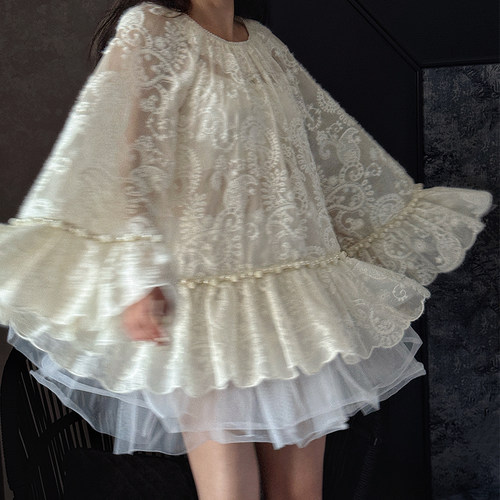 天丝棉拉绒刺绣腰果花喇叭袖罩衫