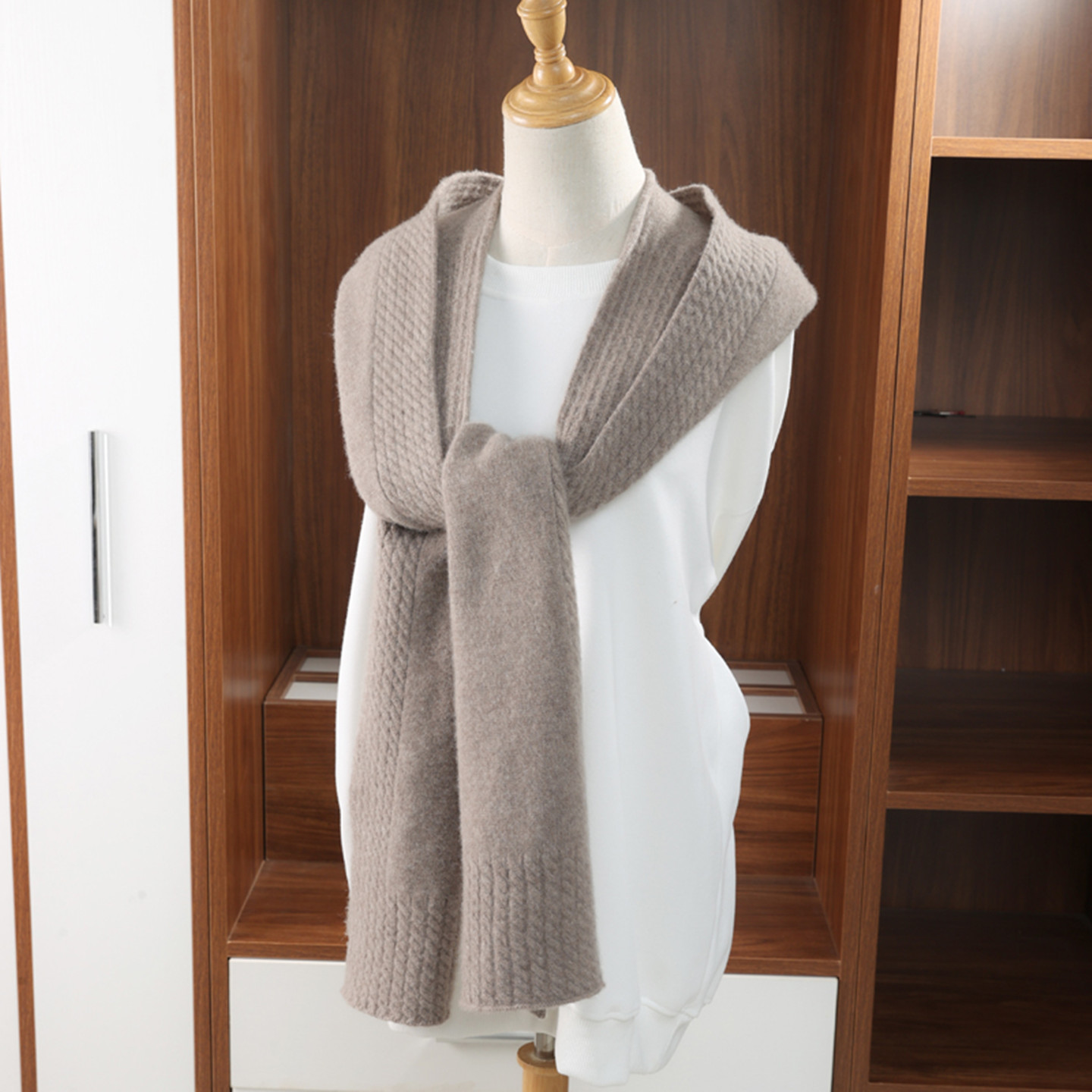 纯羊毛一体帽子围巾女针织斗篷