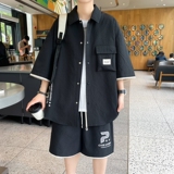 黑色