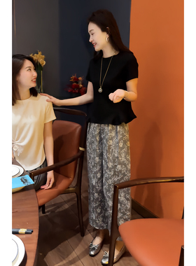 2026超火穿搭一整套黑色圆领收腰短袖上衣九分裤女夏修身显瘦套装