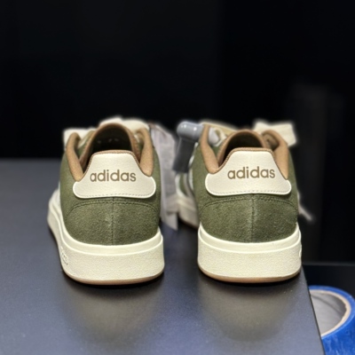 Adidas/阿迪达斯男款翻毛皮春夏百搭耐磨低帮户外休闲板鞋KK1407