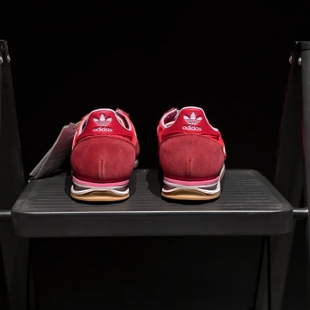 Adidas阿迪达斯红色系带运动休闲鞋女时尚潮流翻毛皮德训鞋JH7392