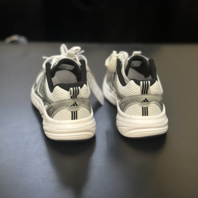 Adidas阿迪达男子低帮跑步舒适经典网面透气春夏休闲运动鞋KJ8105