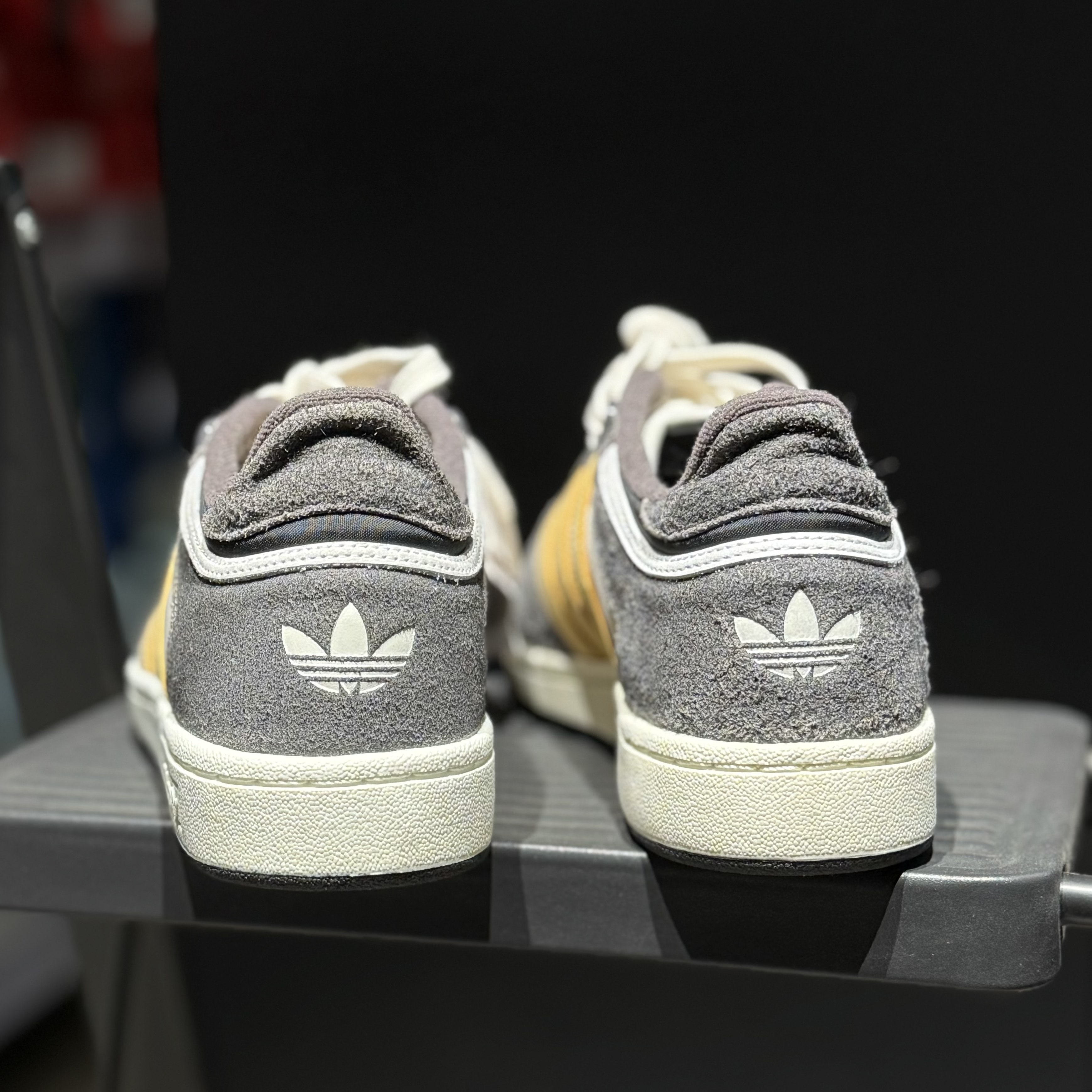 Adidas阿迪达斯秋冬舒适男子低帮休闲经典百搭耐磨运动板鞋IH3072