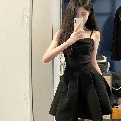 2025新款韩版百搭显瘦吊带连衣裙女设夏季计感小众修身显瘦短款裙