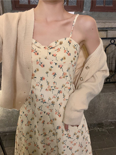 别致杏色碎花内搭吊带裙子夏季新款温柔风洋气收腰连衣裙女潮