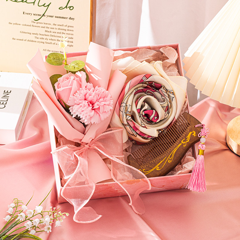 新年礼物丝巾礼盒送妈妈公司员工生日礼物婆婆实用高档年会伴手礼
