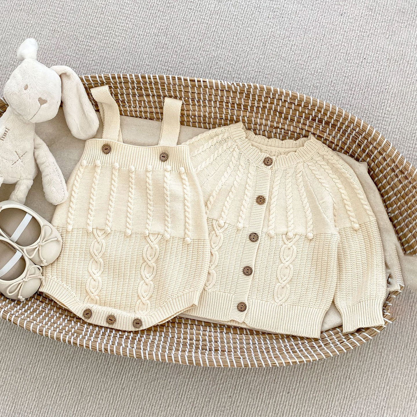 秋冬手勾球球背带哈衣女宝宝纯棉毛线上衣针织外套两件套婴幼童装