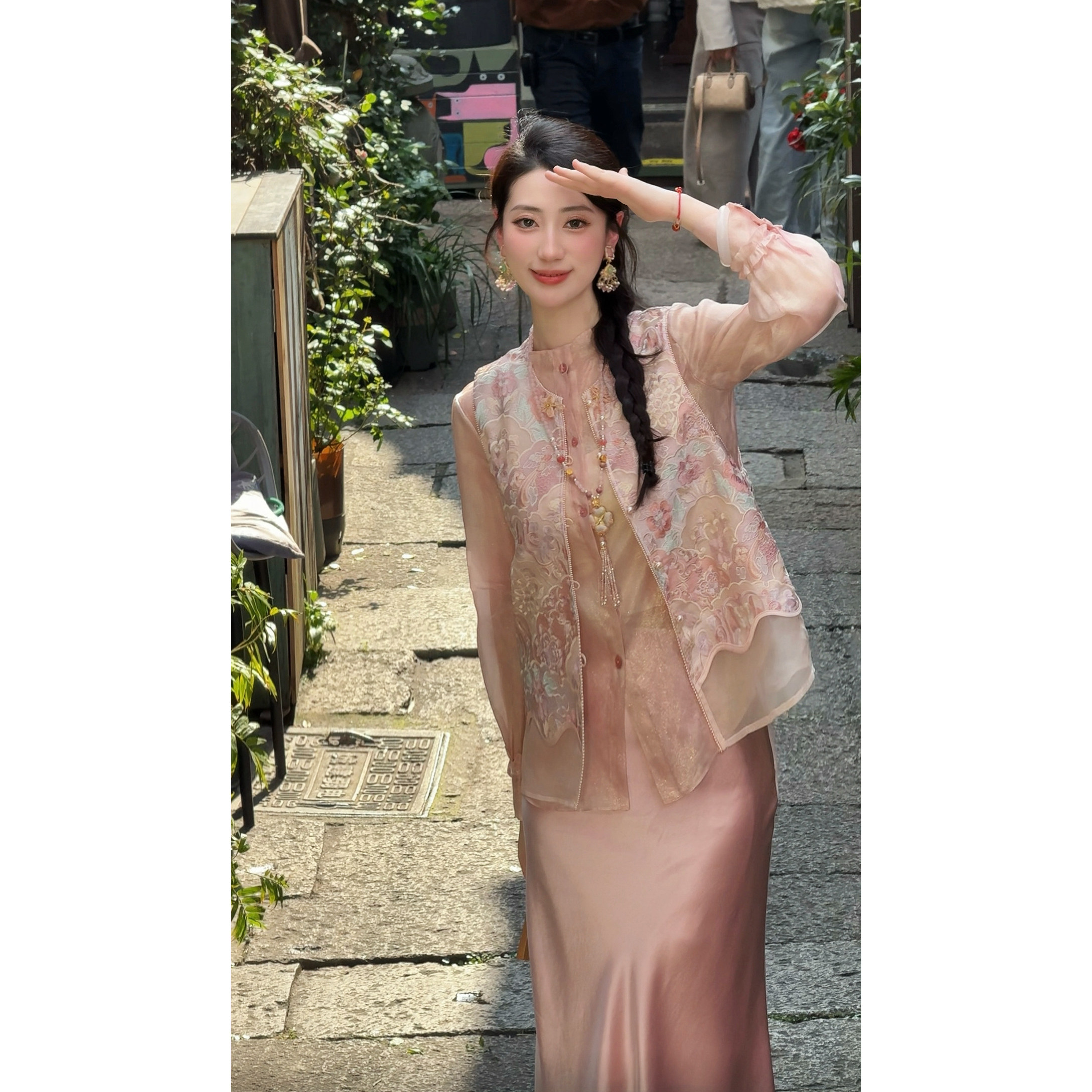 知知推荐《岁有夏安》桑蚕丝百万针刺绣江崖海水宝相夏季马甲7979