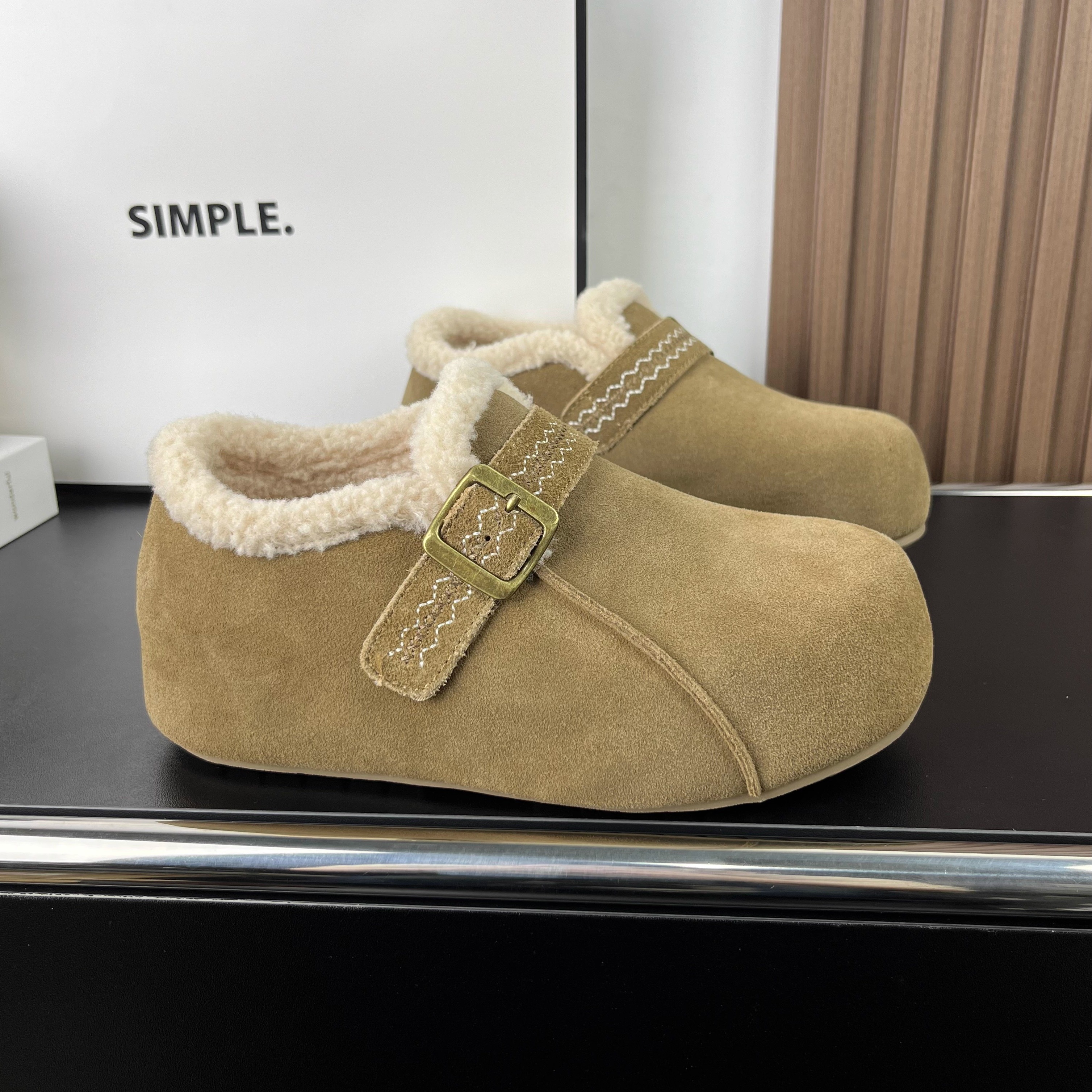 加绒保暖勃肯鞋女2025冬季百搭复古包头鞋羊羔毛扣带一脚蹬毛毛鞋