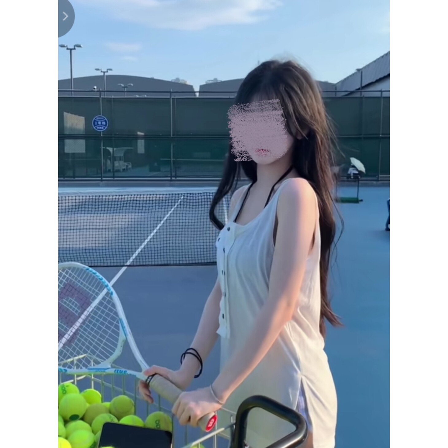 网红绿小林子同款慵懒风纽扣无袖吊带背心白色修身中长款叠穿上衣