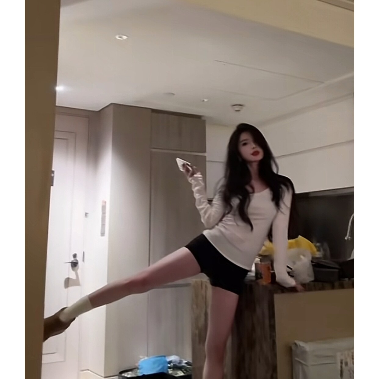 网红方圆同款不规则修身学生休闲短款上衣少女打底衫长袖T恤女式图片