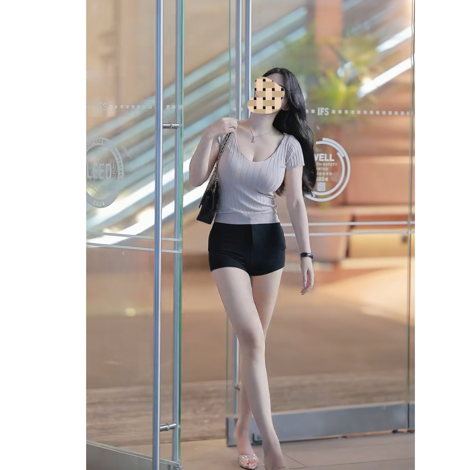 抖音街拍同款纯欲V领针织短袖t恤女夏季修身收腰设计感小众上衣