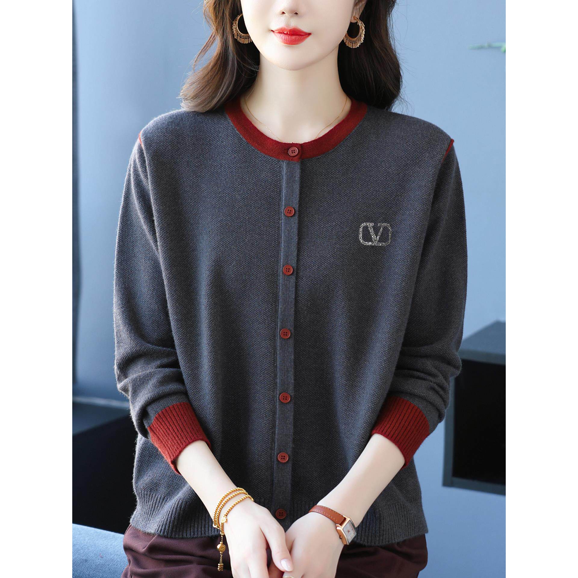 中年妈妈春秋羊毛衫女宽松大码圆领上衣假两件拼色毛衣针织打底衫