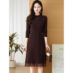 配大衣蕾丝针织连衣裙女秋冬2025新款中年妈妈内搭显瘦毛衣打底裙