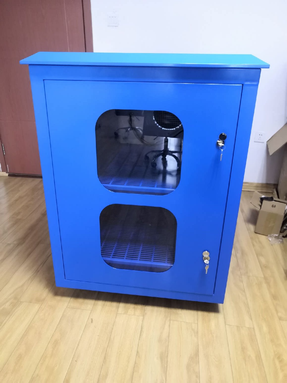 定制圣博尼室外投影机 恒温箱 激光工程用防雨水箱体 柜体