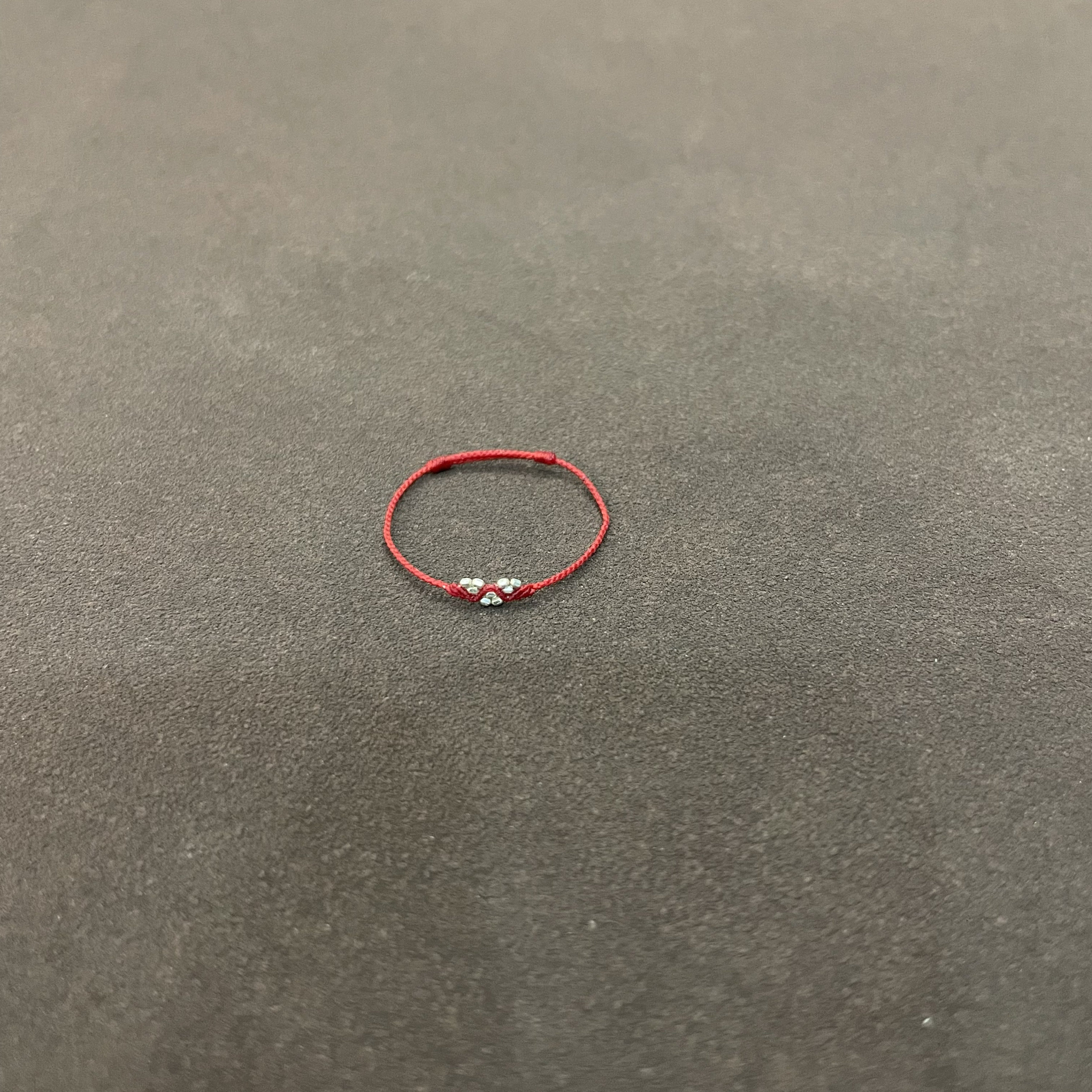 S925银芝麻珠极细红绳尾戒
