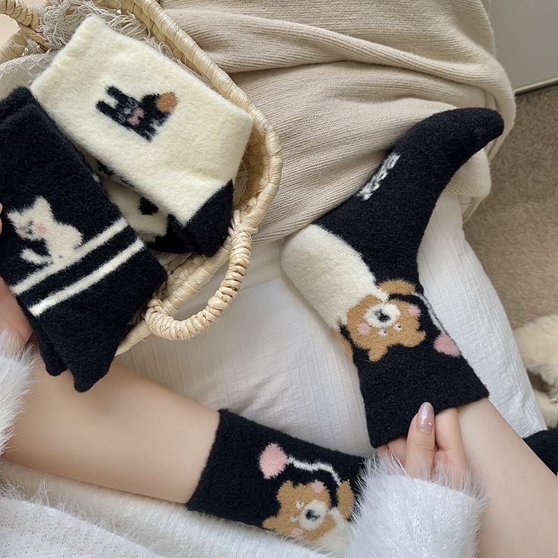 2024秋冬保暖细腻加厚加绒小猫和小熊中长筒袜子女澳绒黑白女袜子