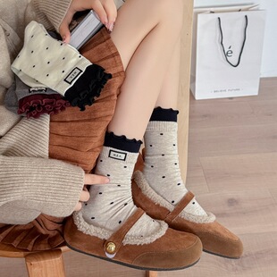 2025秋冬季 波点中筒袜子百搭花边英文布标设计女袜简约休闲棉袜