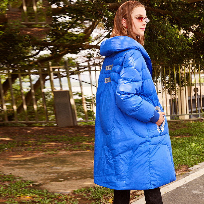 字母贴布翻领中长款羽绒服茧型女超轻蓝色外套时尚秋冬新款