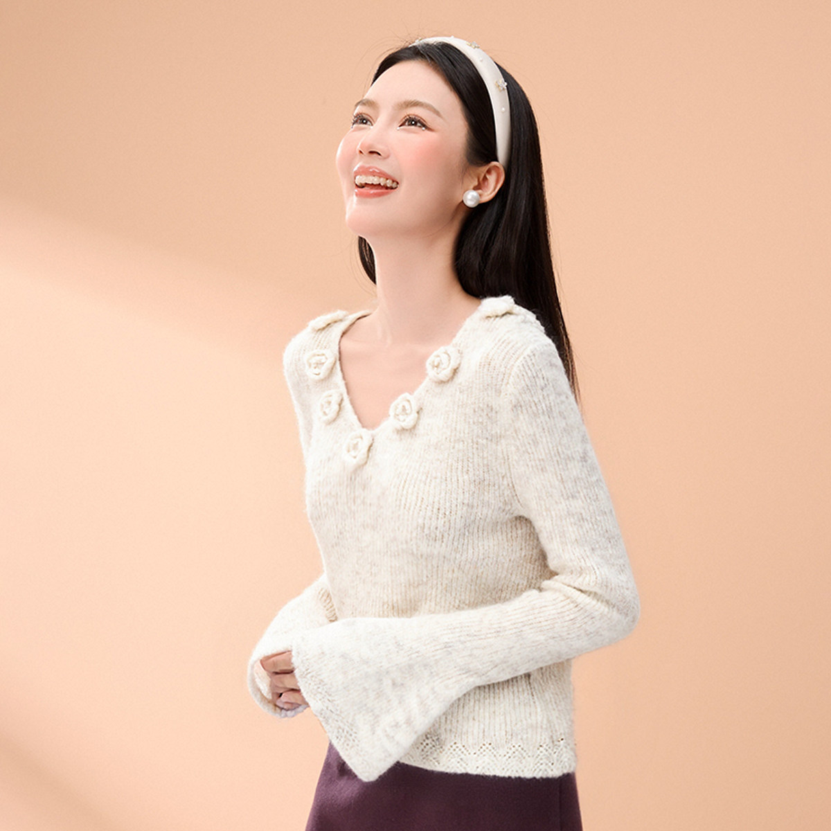 高级设计感巨好看立体花朵装饰喇叭袖毛针织衫上衣女2025秋冬新款