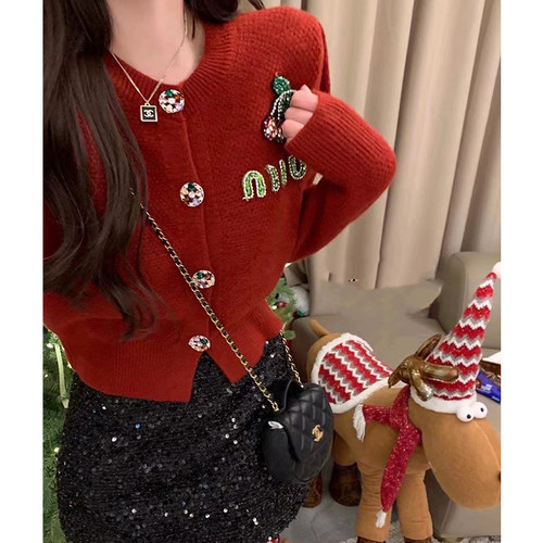 高级感超好看新款樱桃红色毛衣