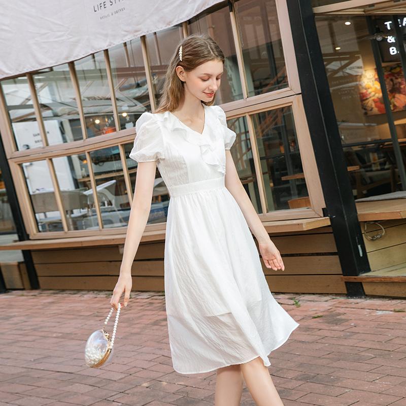 法式温柔风连衣裙小白裙