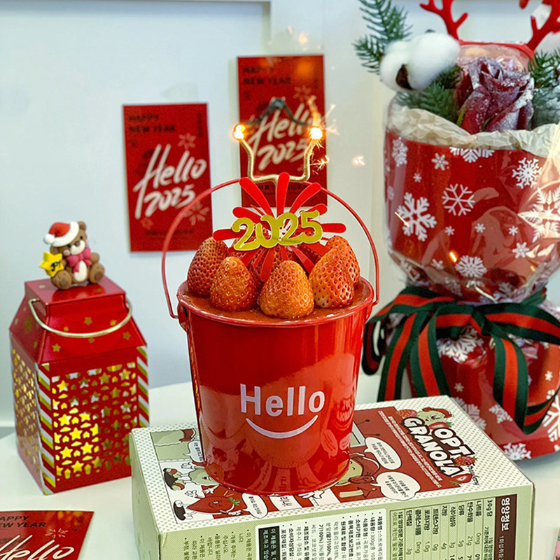 2025新年元旦跨年红色喜庆草莓桶蛋糕装饰手提铁桶礼花亚克力插件,节庆用品/礼品,蛋糕/烘焙装饰用品,淘宝优惠券,粉丝福利购,淘宝优惠卷