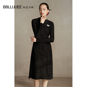 粉蓝衣橱高贵优雅浪漫提花长袖蕾丝连衣裙女2025秋新款修身小黑裙
