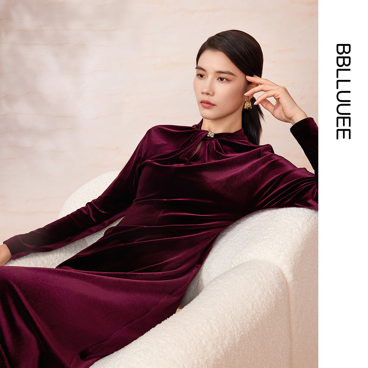 复古气质丝绒裙 扭结设计连衣裙